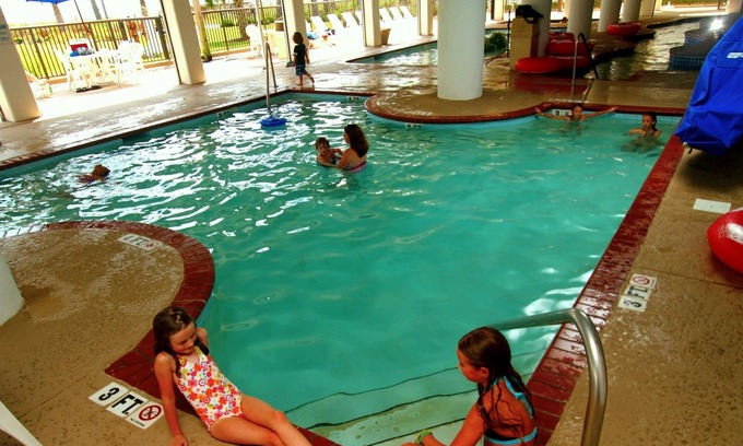 Downtown Myrtle Beach Hotel | Holiday Sands North On the Boardwalk