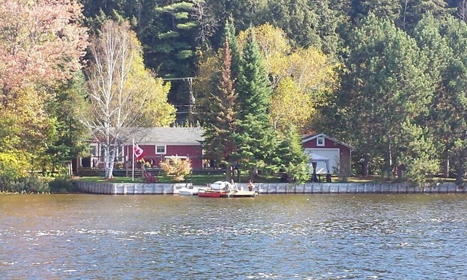 Algonquin Highlands Cottage | *Holiday Specials* Gorgeous Lakefront Cottage on Little Boshkung Lake
