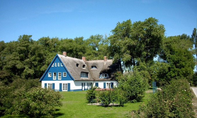 Altenkirchen Apartment | Holiday under the thatched roof Flat 5