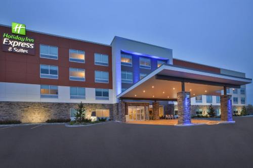 Parkersburg Hotel | Holiday Inn Express & Suites - Parkersburg East by IHG