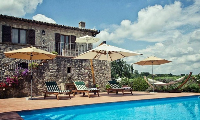 Corbara Villa | holiday vacation large villa rental italy, umbria, orvieto, near rome, countryside, pool, views, internet wi-fi, air con