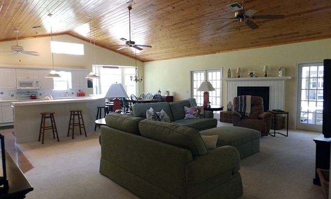 Lake County House | Holiday Vacation Rental Home