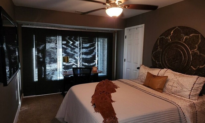 Ballwin House | Holidays in St Louis! Tranquil 2-bedroom house -STL County