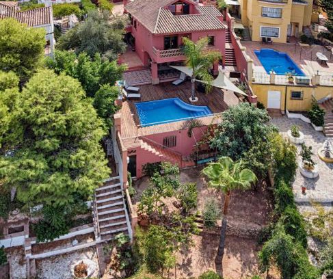 El Candado House | Holidays2Malaga Candado House pool & garden