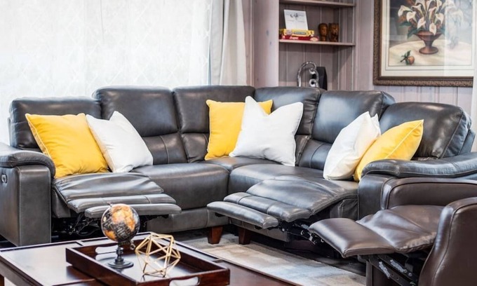 Holladay Apartment | Holladay Great Location w/Guitar