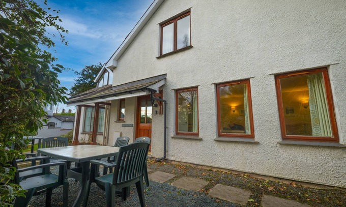 Ambleside Cottage | HOLLY COTTAGE, pet friendly, with a garden in Ambleside