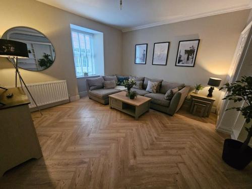 Stranraer House | HollyJess Hoose