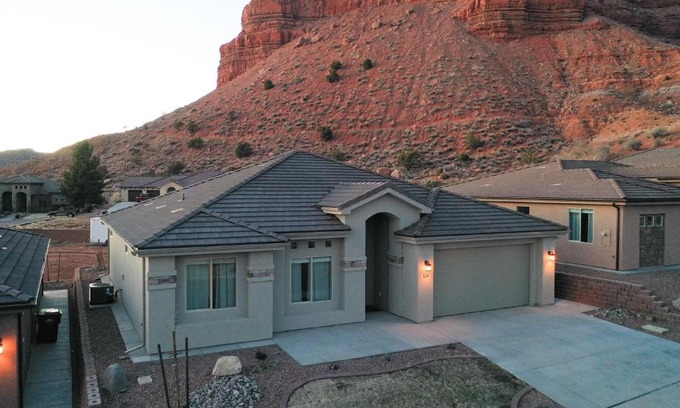 Kanab House | Hollywood Hangout - New West Properties