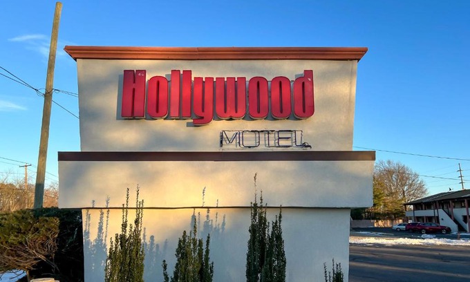 East Farmingdale Hotel | HOLLYWOOD MOTEL