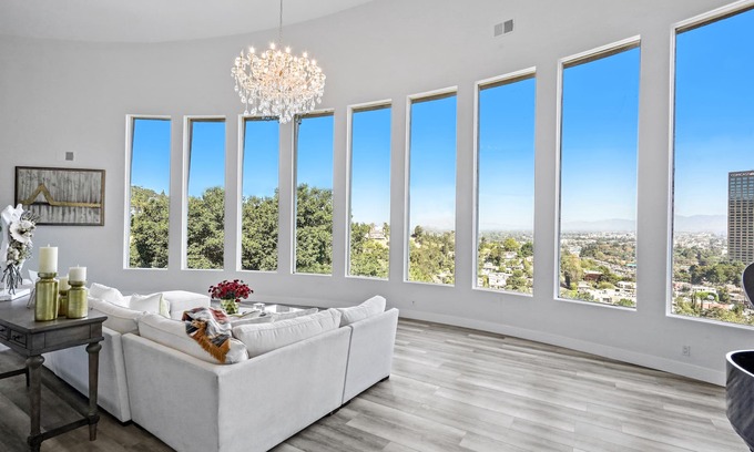 Beverly Glen House | Hollywood Superstar Mansion @ Universal Studio, LA