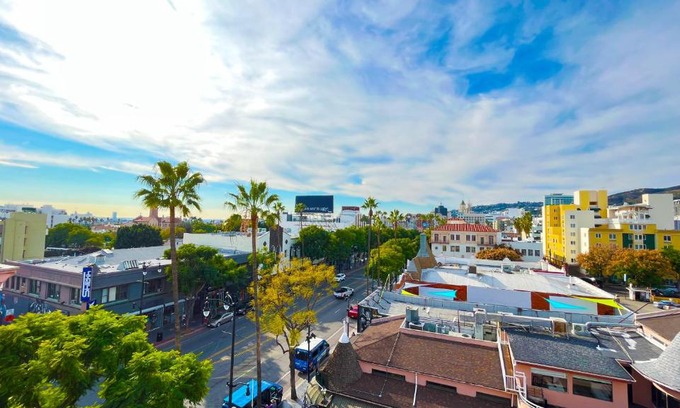 Hollywood Apartment | Hollywood Walk of Fame Apartment