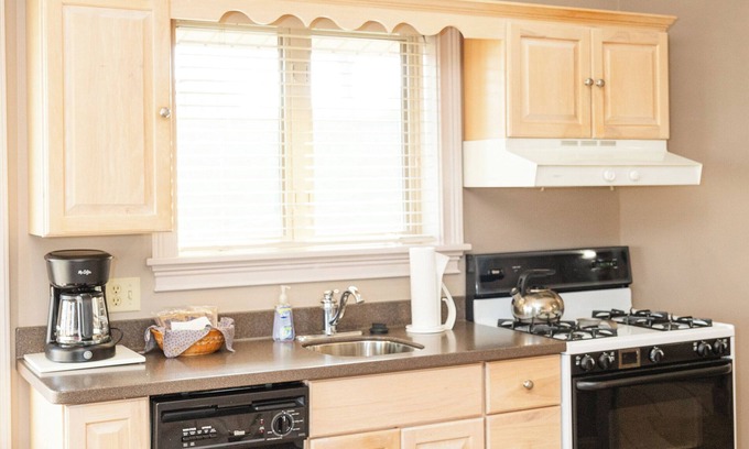 Millersburg Apartment | Holmes with a View: Stunning Scenic Valley Overlooking Amish Country -Suite 1