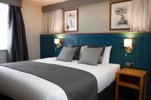 Wakefield Hotel | Holmfield Arms by Greene King Inns