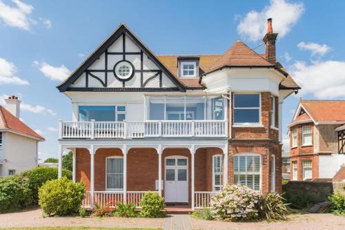 Deal House | Holmwood by Keepers Cottages