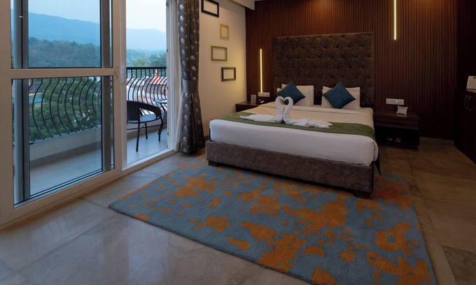 Rishikesh Hotel | HOLYWATER Hotel by Ganga Kinare (150 mts from Ganga Ghat)