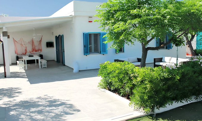 Capitolo House | Homerez - Charming house with garden in Monopoli with direct access to the beach