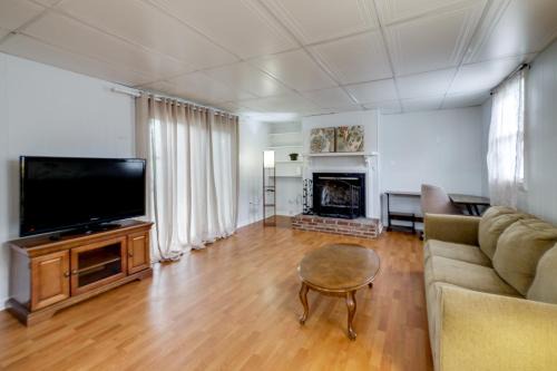 Marlton House | Home 6 Mi to Show Place Arena! Easy Commute to DC