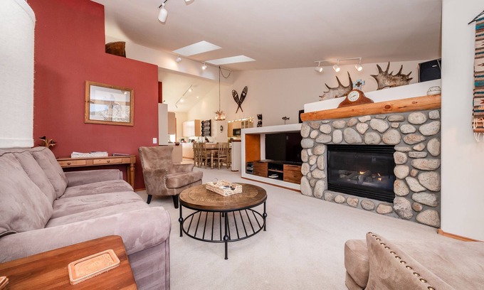 Mammoth Lakes Condo | Home Away From Home in Snowcreek V Resort
