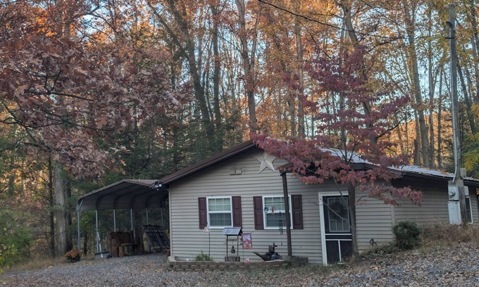 Howard House | Home Away from Home - Close to PSU, Hunting, & Fishing