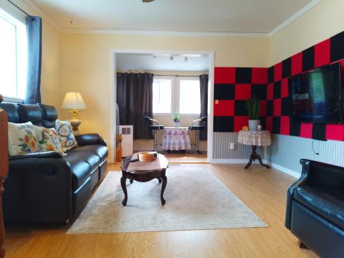 Red Deer House | Home Away from Home - Guest Suite 1