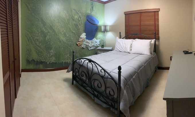 Hialeah Cottage | Home away from home!