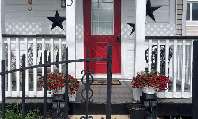 Pacific House | Home for 8 in the heart of downtown Pacific. Walkable shops and restaurants