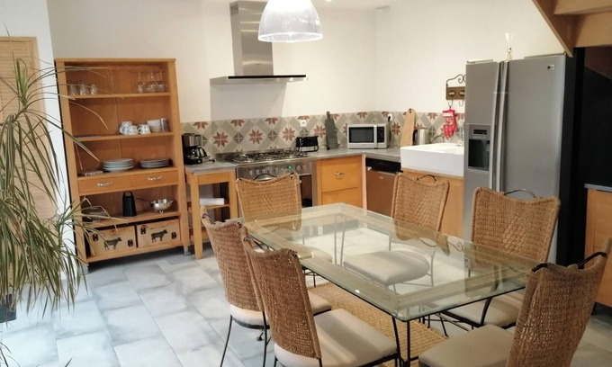 Sainte-Genevieve-les-Gasny House | Homerez - House near Monet's gardens.