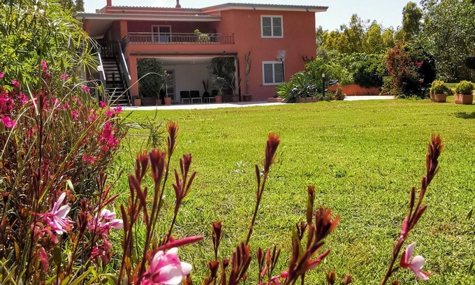 Siniscola Apartment | Home Garden, apartment in villa in Capo Cominon