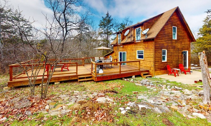 Eureka Springs House | Home in a wooded setting with grill, cable, partial AC & deck - near hiking