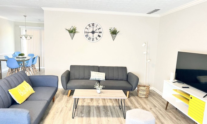 Norcross House | ☀️Home in Norcross ⚡️Nicknamed “House on a Hill” 🏡 Long Term Stay Welcome!