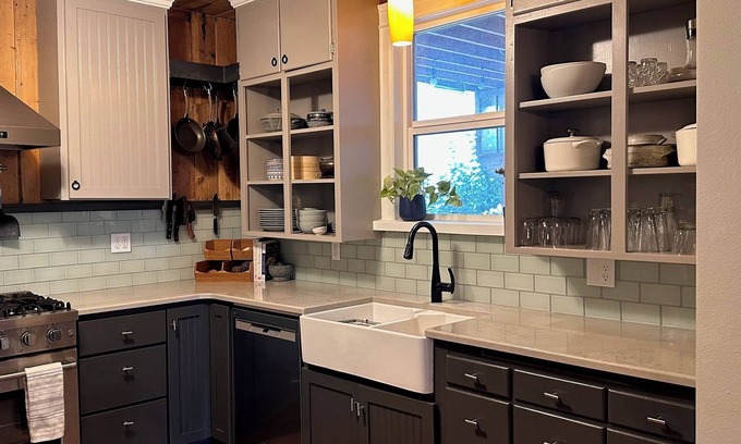 Moscow House | Home in quiet neighborhood close to downtown