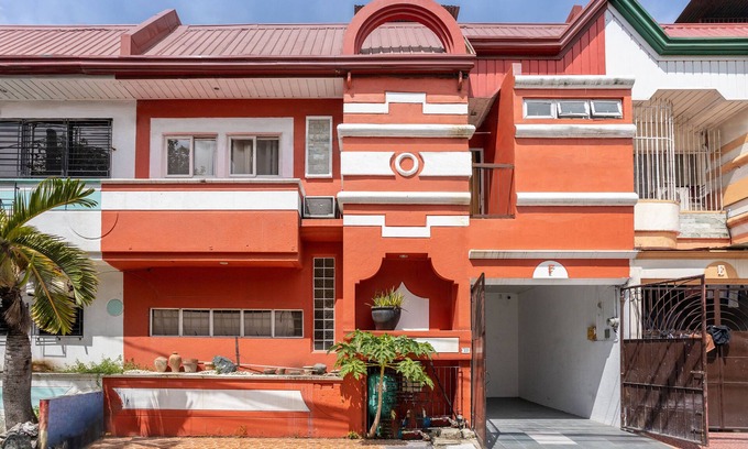 Pasay House | Home Near Airport & MOA for Big Family Groups