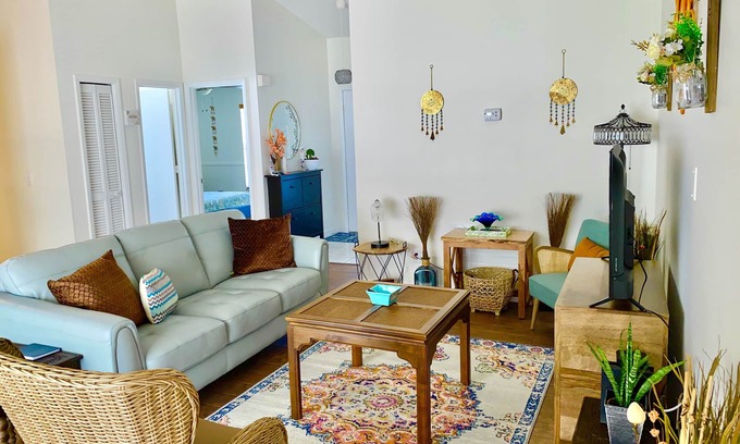 Kissimmee House | Home near Theme Parks, Airports, Lakes, Shops, Etc.