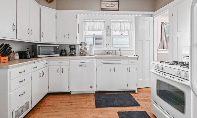 Wausau House | Home Sweet Home 4 bed 2 bath on the North Side of Wausau's Downtown