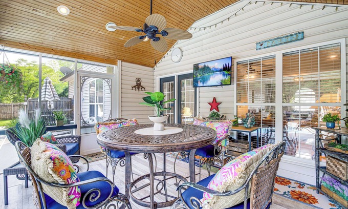 Ashley Oaks House | Home Sweet Home' w/Private Pool + Patio!