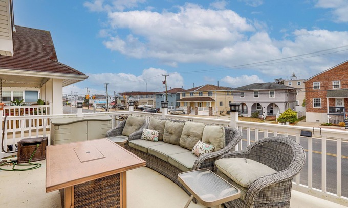 Ventnor City House | Home w/Deck: 2 Blocks to Ventnor City Beach!