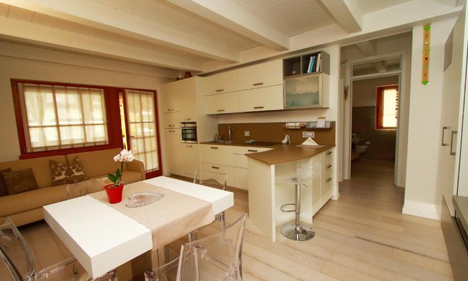 Laives Apartment | Home White