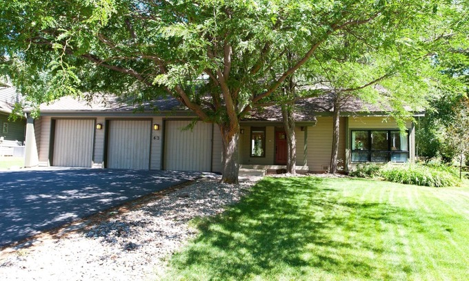 The Ranch House | Home with Animas Valley Views - 10 minutes from Downtown - 30+ day Rental