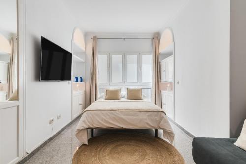 Las Palmas de Gran Canaria Apartment | Home2Book Bright Beachside Studio Las Canteras