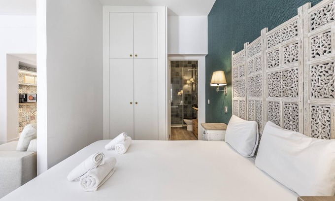 Almenara Apartment | Homeabout Plaza de Castilla Apartment I