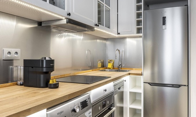 Almenara Apartment | Homeabout Plaza de Castilla Apartment II