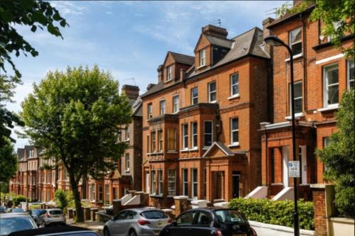 Frognal and Fitzjohns Apartment | Homely 2 Bedroom Victorian Apartment in Hampstead