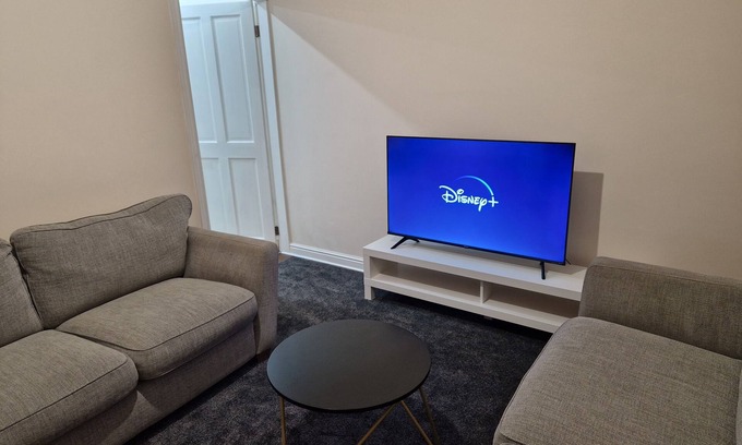 Seisdon House | Homely 3-bed house in Bham 15 min from City Centre
