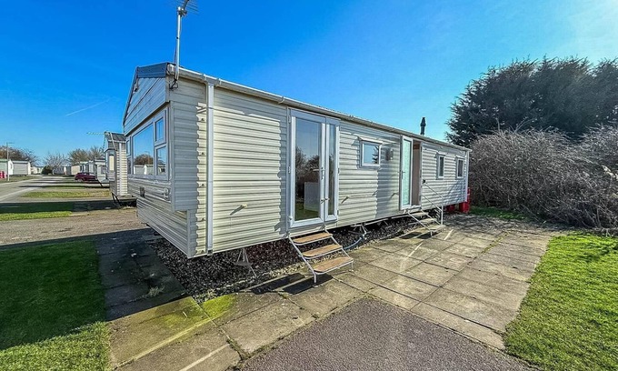 Skegness House | Homely 8 berth caravan in Southview Holiday Park, ref 33048TC