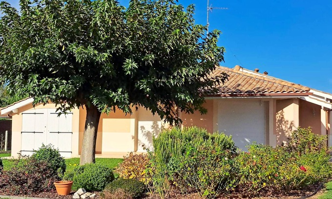 Saint-Philippe-du-Seignal House | Homerez - House for 4 pers. with garden in Saint-Philippe-du-Seignal