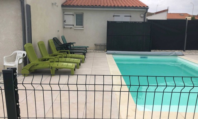 Saint-Georges-de-Didonne Villa | Homerez - Villa in Saint-Georges-de-Didonne.