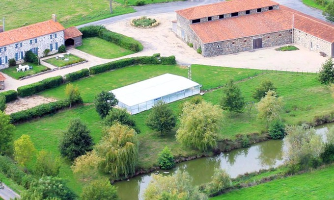 Moutiers-Sous-Chantemerle House | Homerez - Amazing house for 6 ppl. with shared pool and terrace at Moncoutant