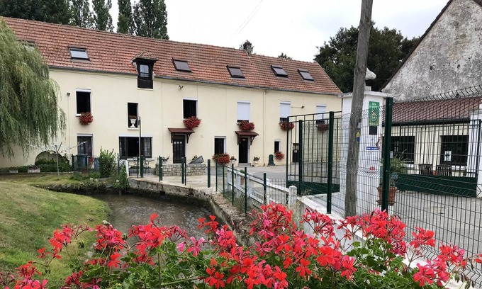 Viarmes House | Homerez - Amazing house for 35 ppl. with garden and terrace at Viarmes