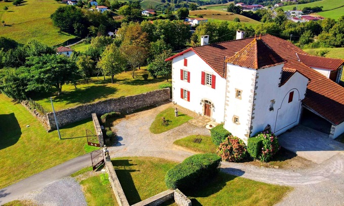 Bardos House | Homerez - Amazing house for 11 ppl. with garden and terrace at Bardos