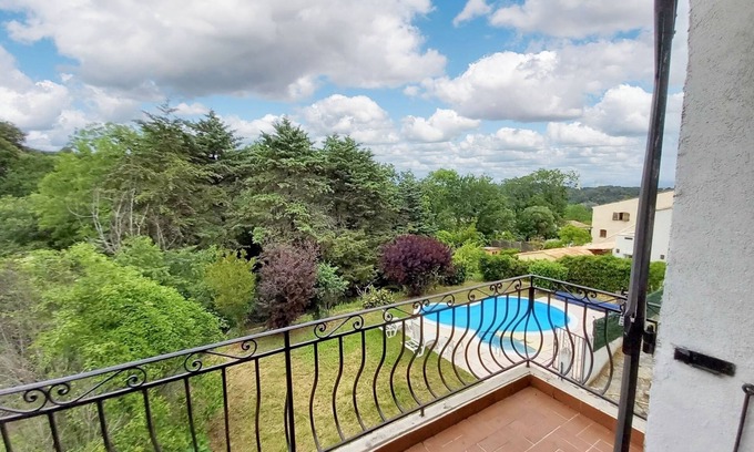 Bastide Giraud Apartment | Homerez - Apartement 1 km away from the beach for 6 ppl. with shared pool